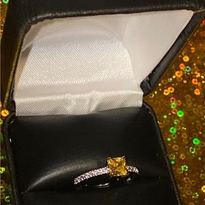 YELLOW DIAMOND PAVE SILVER.925 BAND WITH DIAMOND CHIPS PAVE SIZE 6 BOX!!